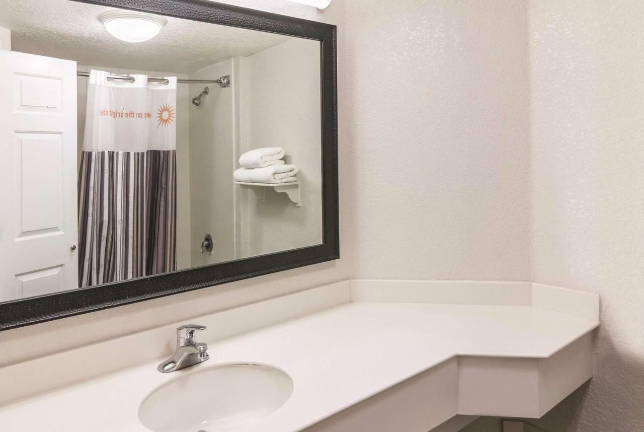 La Quinta By Wyndham Usf Hotel Tampa Luaran gambar